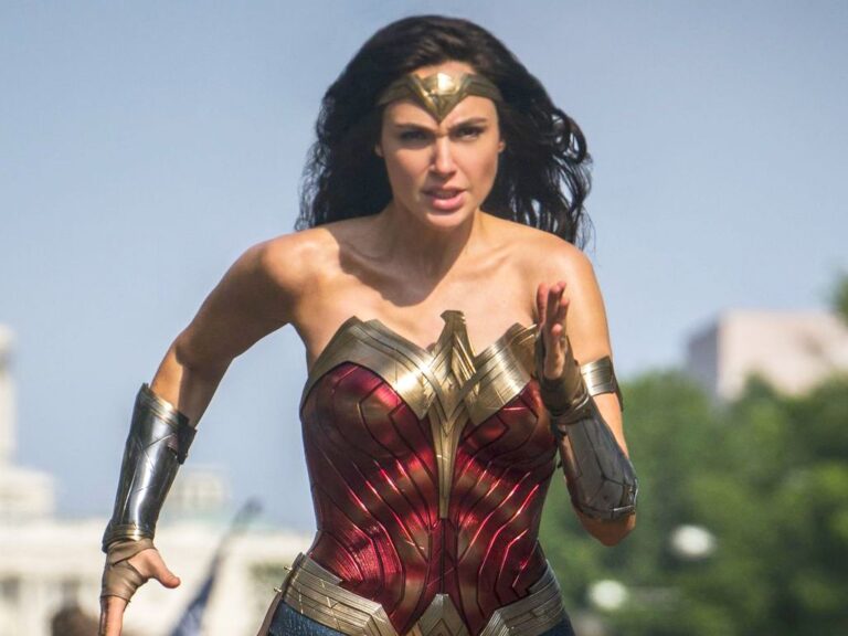 Movie still of Gal Gadot as Diana Prince \ Wonder Woman in Wonder Woman 1984 (2020)