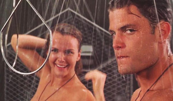 Movie still of Dina Meyer as Dizzy Flores and Casper Van Dien as Johnny Rico shower scene in Starship Troopers (1997)