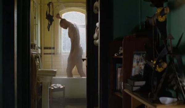 Movie still of Will Smith as Del Spooner shower in I, Robot (2004)