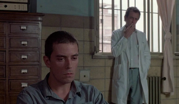 Movie still from Man Facing Southeast (1987)