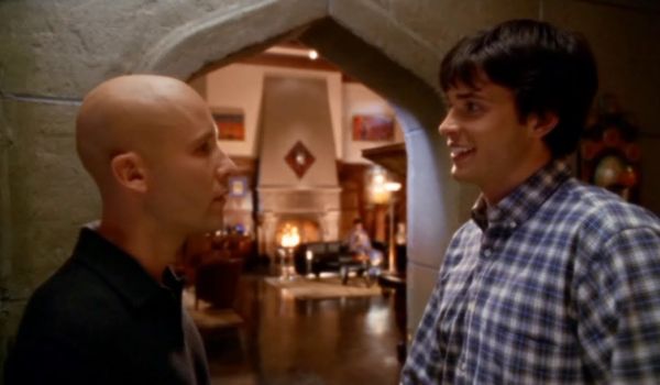 Television still of Michael Rosenbaum as Lex Luthor and Tom Welling as Clark Kent in Smallville