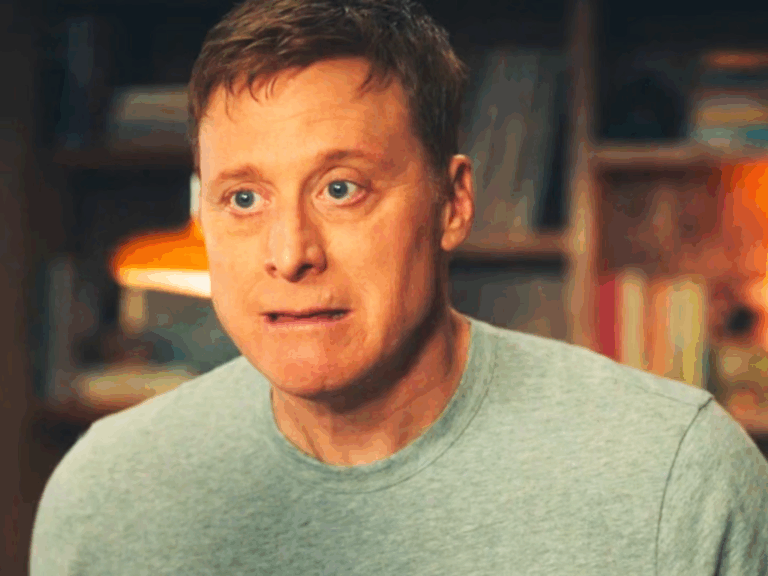 Television still of Alan Tudyk as Harry Vanderspeigle in Resident Alien