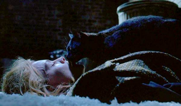 Movie still of Michelle Pfeiffer as Catwoman in Batman Returns (1993)