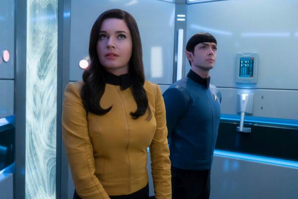 Television still of Rebecca Romijn as Number One, Ethan Peck as Spock in the Star Trek: Short Treks episode "Q&A"