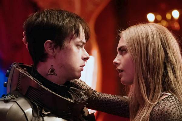 Movie still of Dane DeHaan as Major Valerian, and Cara Delevingne as Sergeant Laureline in the sci-fi movie Valerian and the City of a Thousand Planets (2017)
