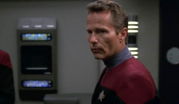 Television still of John Savage as Captain Rudy Ransom in the sci-fi show Star Trek: Voyager episode "Equinox, Part I"
