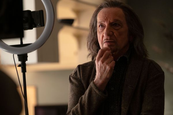 Television still of Ben Kingsley as Trevor Slattery in the sci-fi show Wonder Man