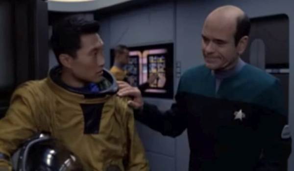 Television still of Daniel Dae Kim as Astronaut - Gotana-Retz, Robert Picardo as The Doctor in the sci-fi show Star Trek: Voyager episode ''Blink of an Eye''