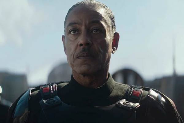 Screenshot of Giancarlo Esposito as Moff Gideon in Star Wars: The Mandalorian