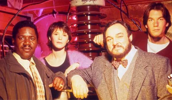 Television still of Jerry O'Connell as Quinn Mallory, Sabrina Lloyd as Wade Welles, John Rhys-Davies as Prof. Maximilian Arturo, Cleavant Derricks as Rembrandt 'Crying Man' Brown in the sci-fi show Sliders