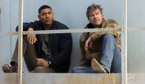Television still of Aaron Pierre as John Stewart, Kyle Chandler as Hal Jordan in the sci-fi show Lanterns