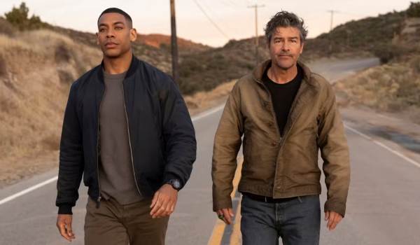 Television still of Aaron Pierre as John Stewart, Kyle Chandler as Hal Jordan in the sci-fi show Lanterns