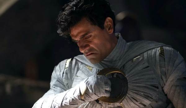 Screenshot of Oscar Isaac as Moon Knight / Marc Spector in Marvel Studios' Moon Knight (2022)