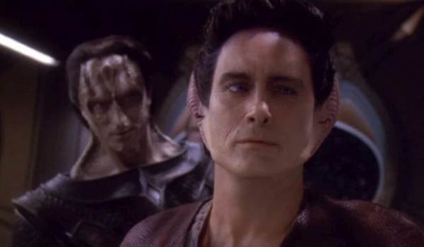 Screenshot of Jeffrey Combs as Star Trek Villain Weyoun in Star Trek: Deep Space Nine (1996)