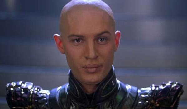 Screenshot of Tom Hardy as Star Trek Villain Shinzon in Star Trek: Nemesis (2002)