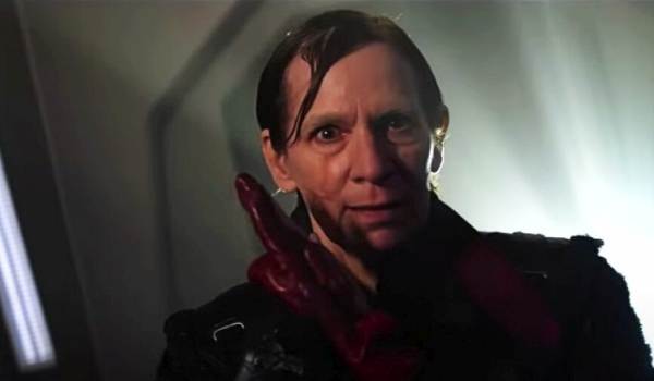 Screenshot of Amanda Plummer as Star Trek Villain Vadic in Star Trek: Picard (2023)
