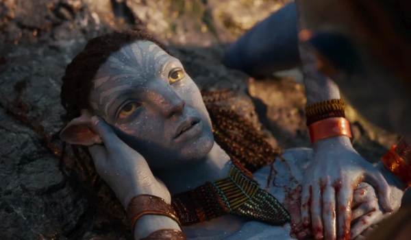 Neteyam, played by Jamie Flatters, in a dramatic scene from the science fiction movie Avatar: The Way of Water (2022).