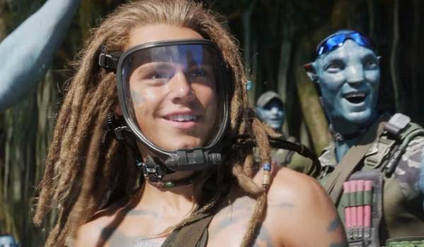 Miles "Spider" Socorro, played by Jack Champion, wearing an exopack in the science fiction movie Avatar: The Way of Water (2022).