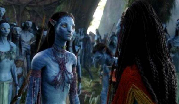 Neytiri played by Zoe Saldaña and Mo'at played by CCH Pounder in the science fiction movie Avatar (2009).