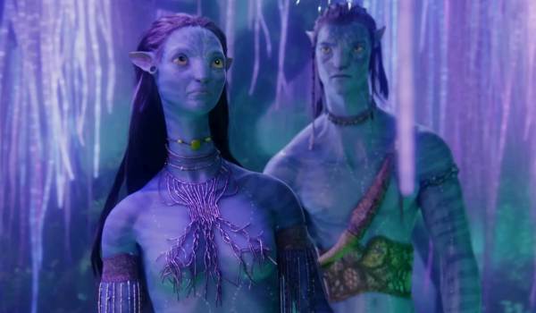Neytiri played by Zoe Saldaña and Jake Sully played by Sam Worthington in the science fiction movie Avatar: The Way of Water (2022).
