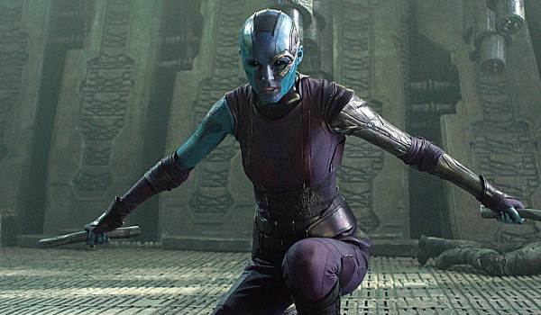 Karen Gillan as the cybernetic assassin Nebula in a crouching battle stance in the Marvel movie Guardians of the Galaxy.
