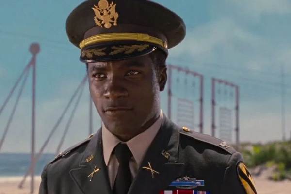 Mike Colter in military uniform as Colonel Edwards in Men in Black 3