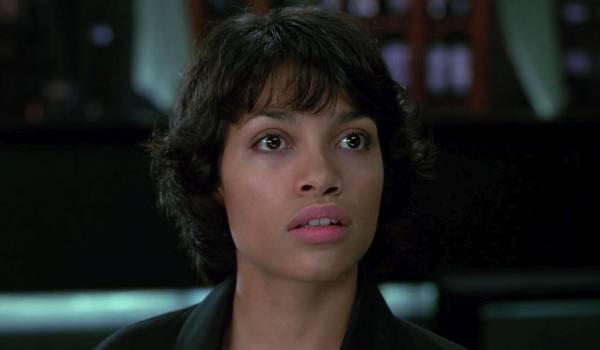 Rosario Dawson as Laura Vasquez in the sci-fi movie Men in Black II (2002)