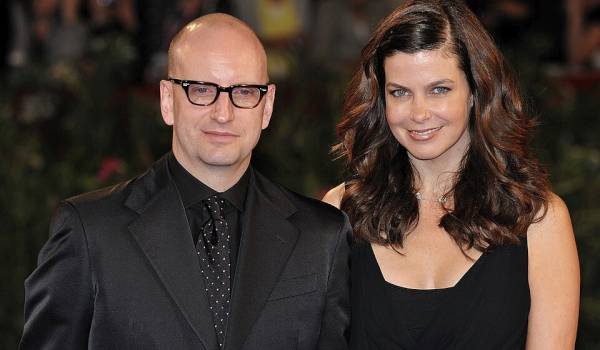 Soderbergh with his wife, Jules Asner, at the 2009 Venice Film Festival via Wikimedia Commons
