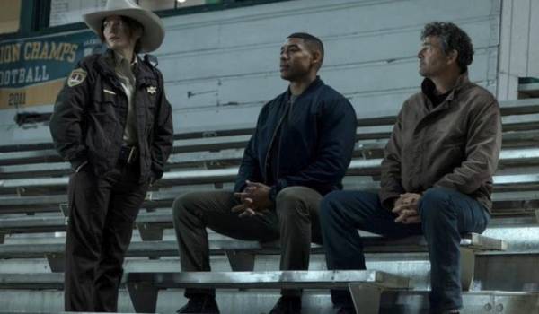Still from episode 'Pilot'' S1E1 of Lanterns (2026)