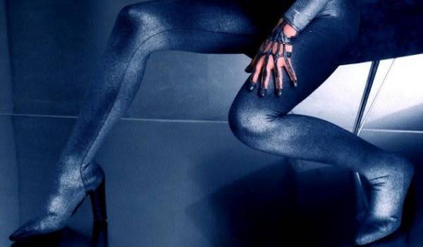 Publicity photo of Jeri Ryan as Seven of Nine in the sci-fi show Star Trek: Voyager
