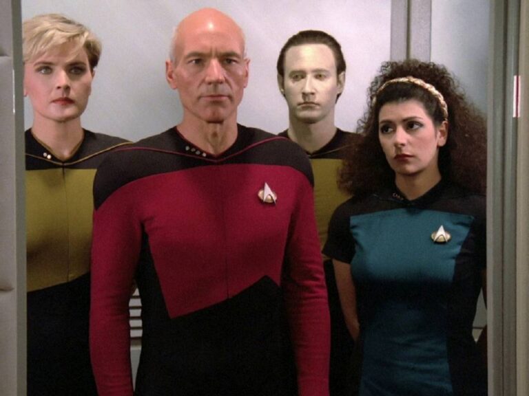 The Ultimate Guide to Star Trek Uniform Colors The Ultimate Guide to Star Trek Uniform Colors